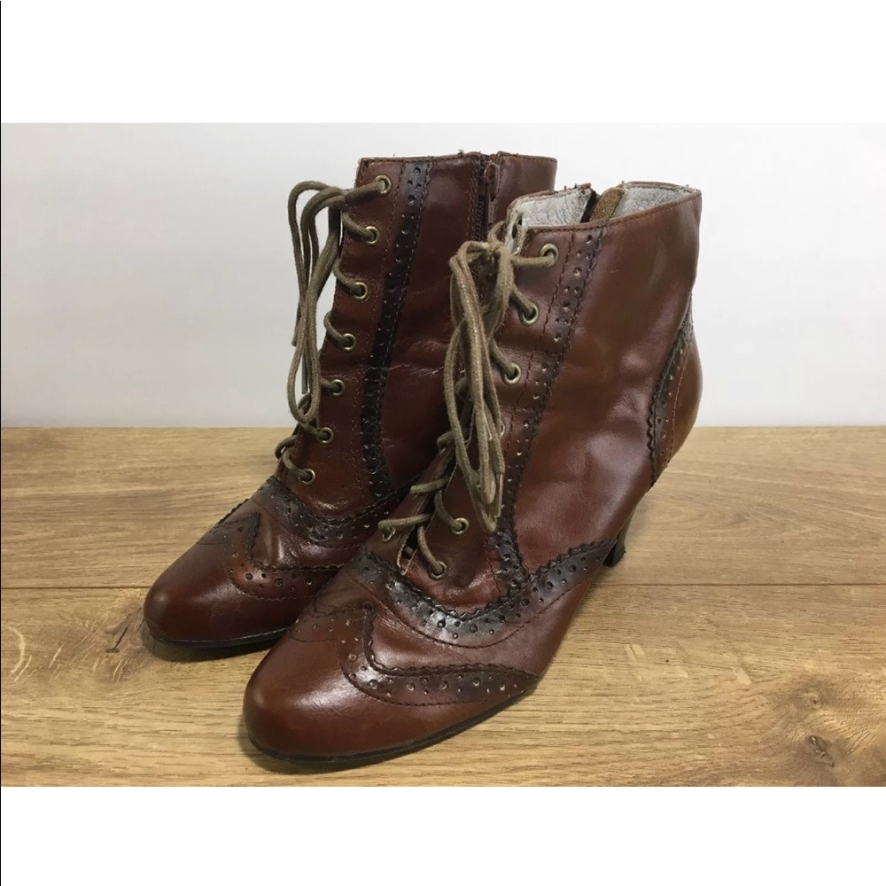 Hush Puppies Wingtip Ankle Boot Heels Size 7M -Y15 - Picture 5 of 8